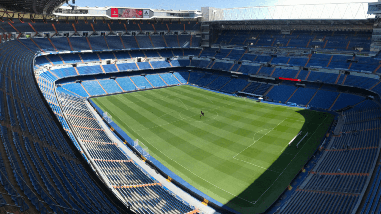 ¿Qué maquinaria se está utilizando en las obras del estadio Santiago Bernabéu?