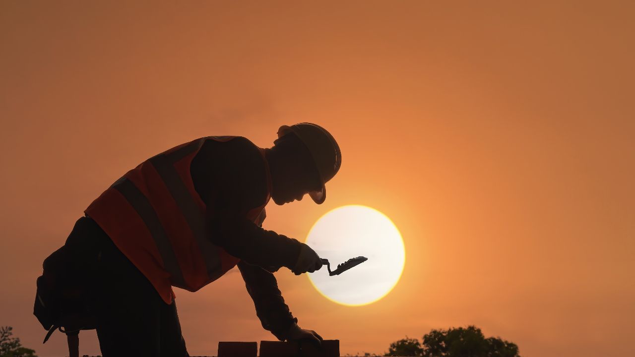Protección de los trabajadores en la construcción mediante la aplicación del protocolo en condiciones de altas temperaturas.